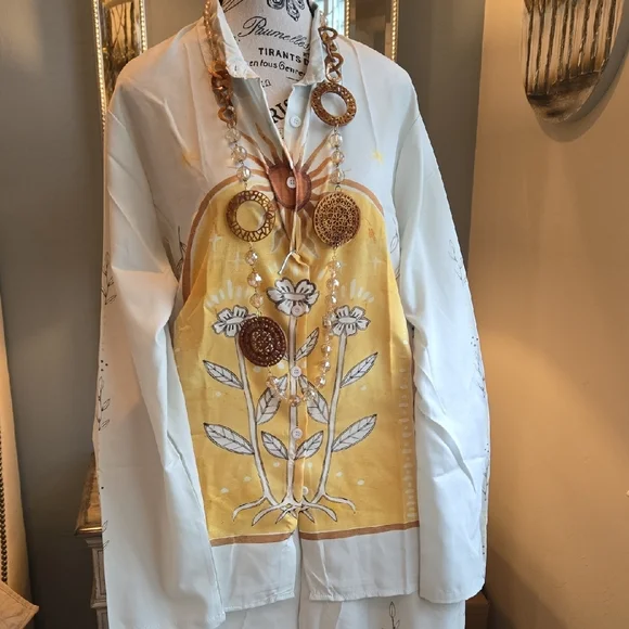 2 Pc Elegant Cream Women's Pants And Top NEW - Picture 2 of 6